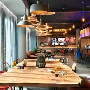 **** Hotel Moxy Ierland